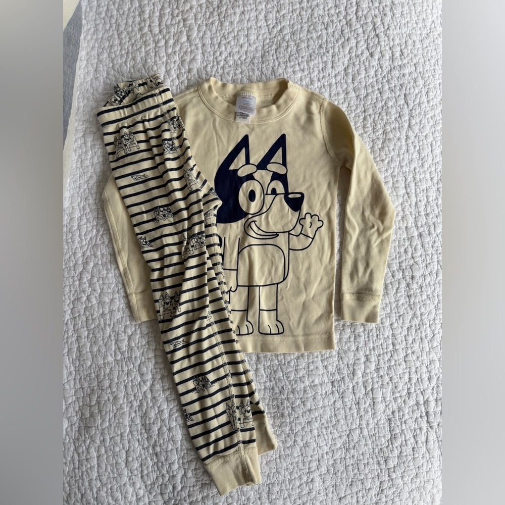Hanna Andersson Cream and Navy Bluey Pajama Set